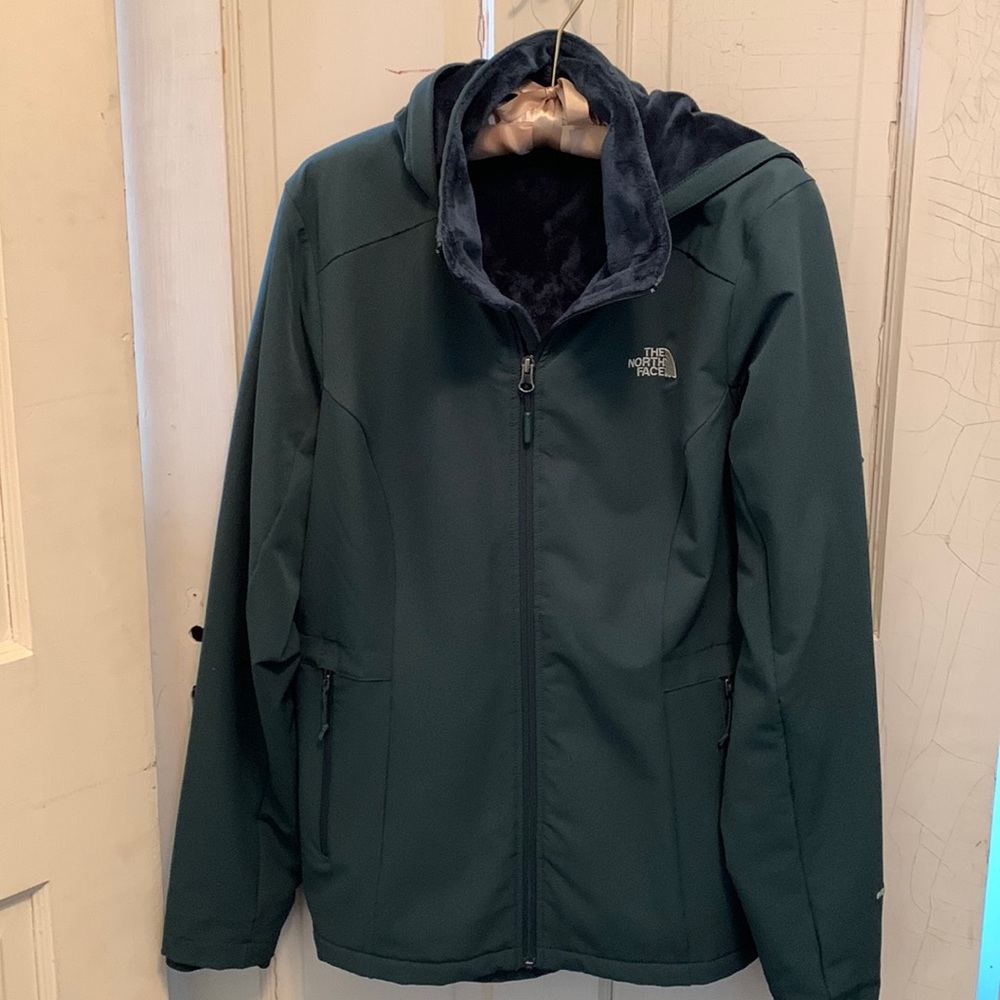 Northface windwall jacket in a deep green color.